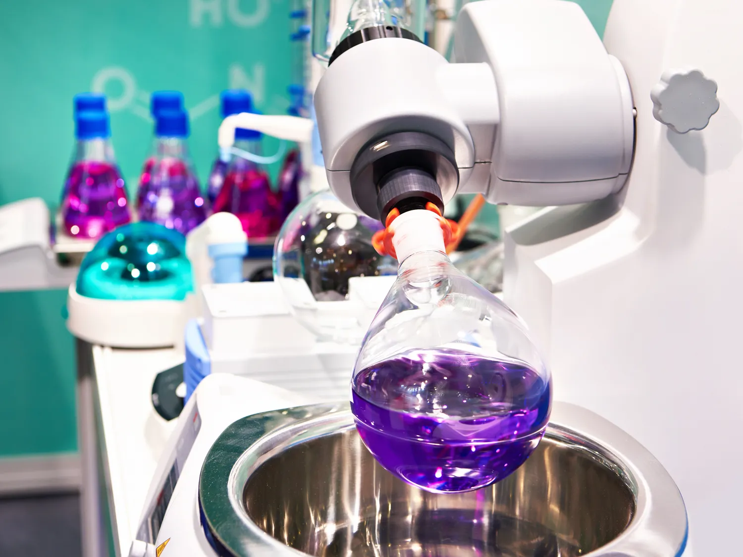 co-to-jest-przemysl-zaawansowanych-technologii-f